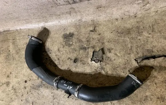 Audi A8 S8 D4 4H Intercooler hose/pipe 4H0145709S 4H0145673
