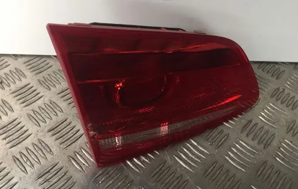 Tailgate rear/tail lights