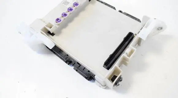 Toyota Prius (XW50) Central body control module 8273047530C