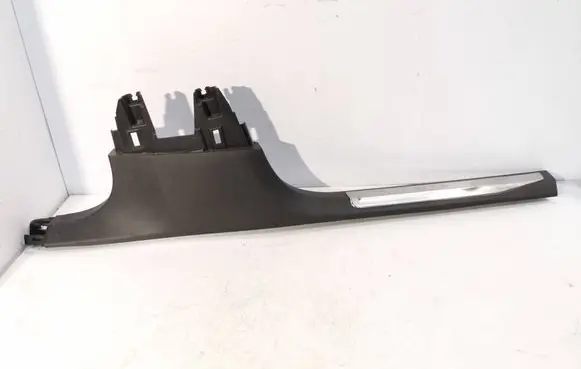 Front sill trim cover