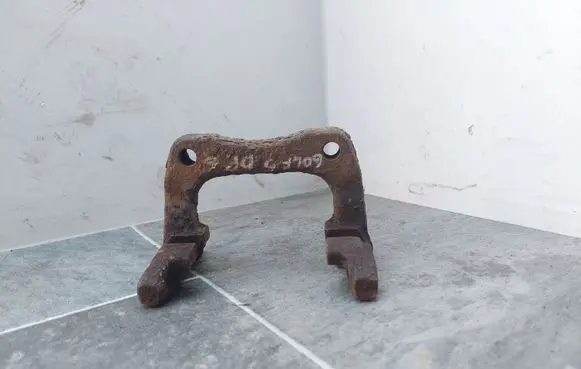 Volkswagen Golf V Brake caliper pad carrier rear 