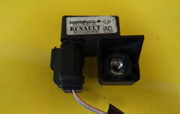 Renault Megane II Airbag deployment crash/impact sensor 8200236286B