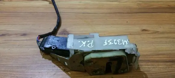 Mazda 323 F Front door lock
