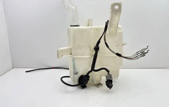 Toyota Prius (XW30) Windshield washer fluid reservoir/tank 060851317