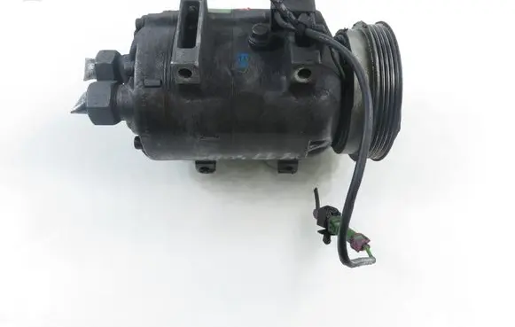 Volkswagen PASSAT B5 Air conditioning (A/C) compressor (pump) 8D0260805D