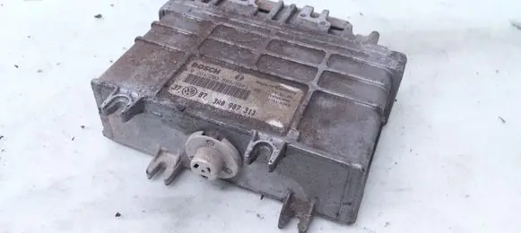Volkswagen Golf III Engine control unit/module 0261203593 3A0907311