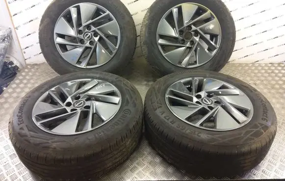 Nissan Qashqai J12 R17 alloy rim 