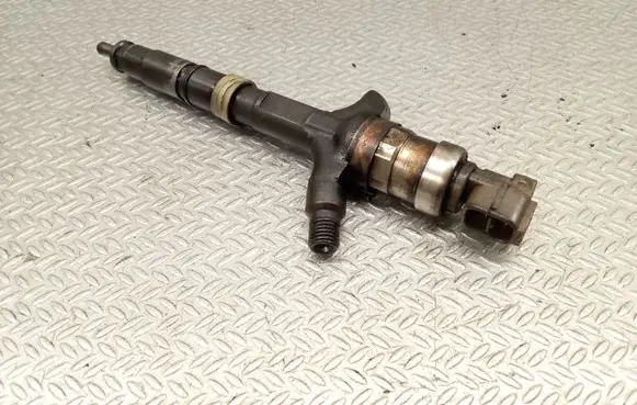 Toyota Corolla E110 Fuel injector 2367027020
