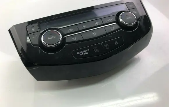 Nissan Qashqai Climate control unit 275004EA1A P1995