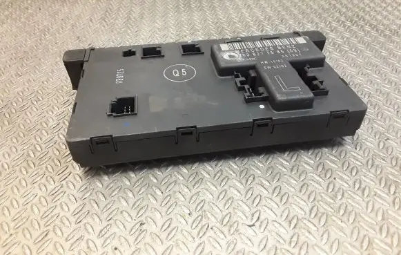 Mercedes-Benz C W203 Door control unit/module 2038201585 A2038201585