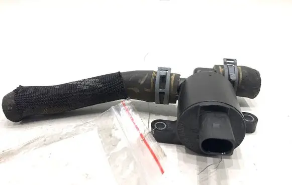 Audi A3 S3 8V Oil filter mounting bracket 4H0121671D