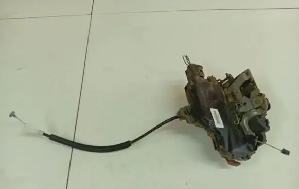 Skoda Fabia Mk2 (5J) Front door lock 3B1837016CE