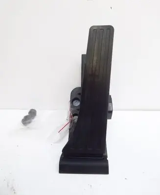 Mercedes-Benz E W212 Accelerator throttle pedal A4513000000