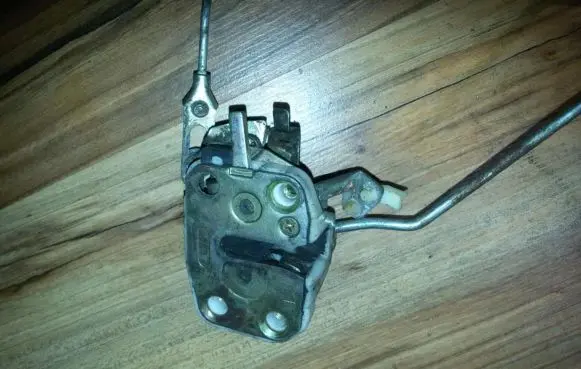 KIA Sportage Front door lock
