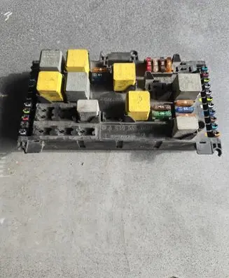 Mercedes-Benz Vito Viano W639 Fuse module A6395450401 20092005 518878004