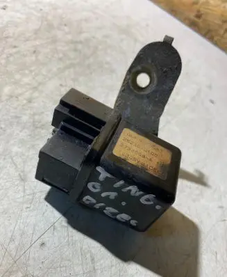 Nissan Almera Tino Glow plug pre-heat relay 252304U100 2738098A 252304J100