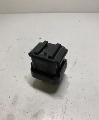 Toyota Avensis T250 Glow plug pre-heat relay 2861067010 1567000671
