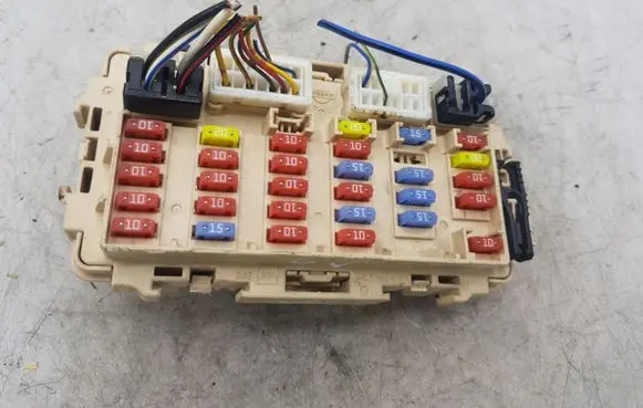 Nissan X-Trail T30 Fuse module NOCODE