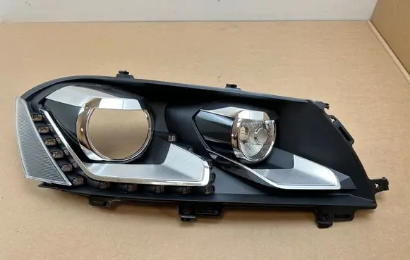 Volkswagen PASSAT B7 Headlight part 90005690