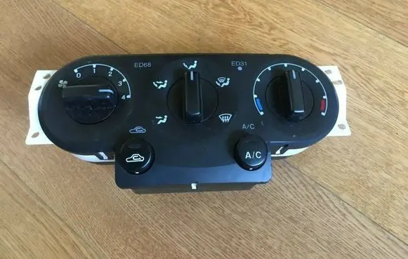 Ford Maverick Climate control unit ED31E