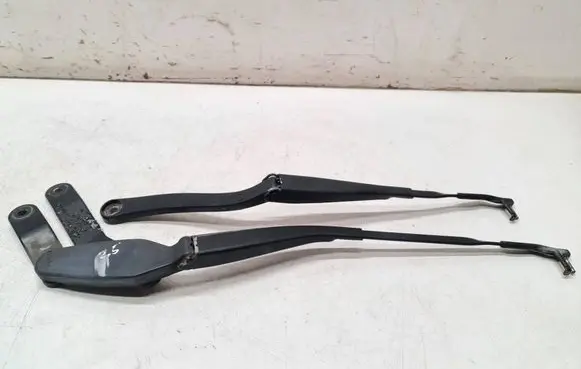 Mercedes-Benz E W212 Front wiper blade arm A2128200944