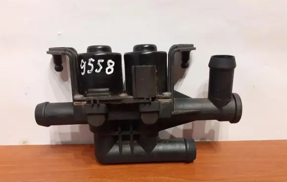 BMW 5 F10 F11 Coolant heater control valve 9310349 9558