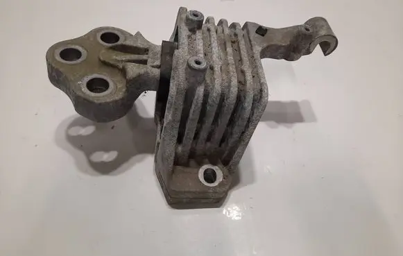 Chrysler 200 Gearbox mounting bracket 