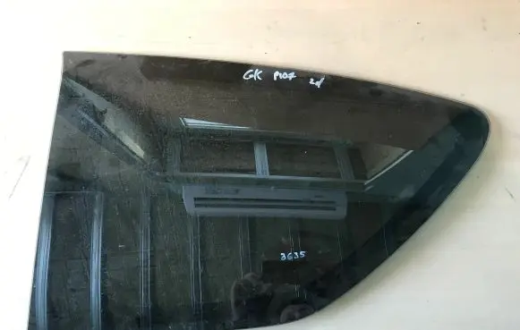 Peugeot 107 Rear side window AS2