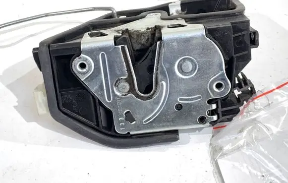 BMW X1 E84 Front door lock 7229461