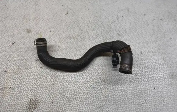 Opel Vivaro Engine coolant pipe/hose 140532719R