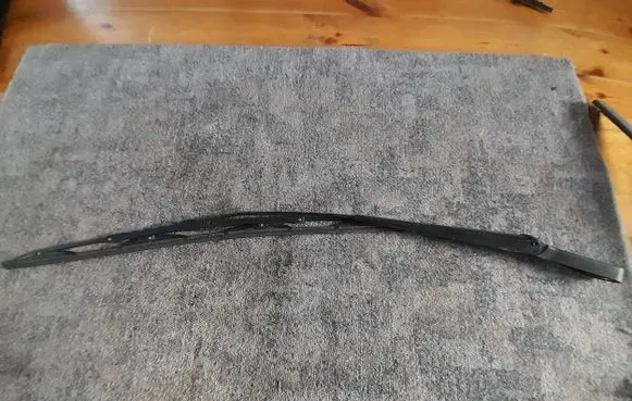 Opel Zafira A Front wiper blade arm 90582557