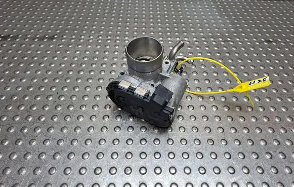 Hyundai i10 Throttle body valve 35100-04200