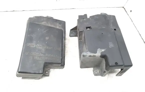 Alfa Romeo 159 Fuse box cover 