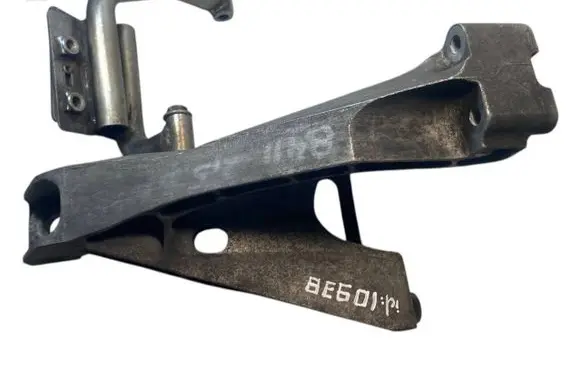 Volkswagen Transporter - Caravelle T5 Engine mounting bracket 7H0199370N