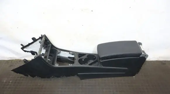Volkswagen PASSAT B6 Center console