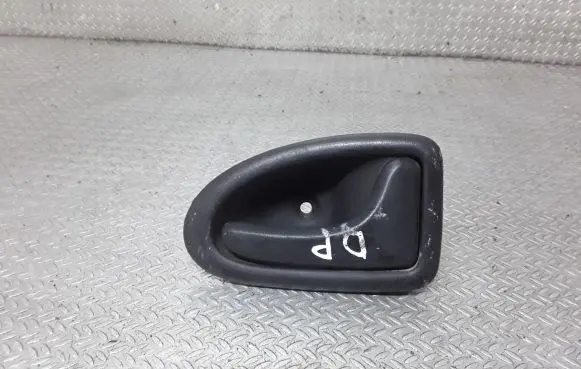 Opel Vivaro Front door interior handle 8200028995