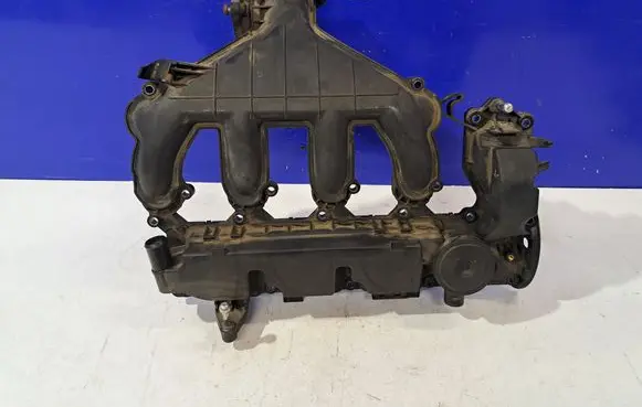 Volvo V50 Intake manifold 30725290
