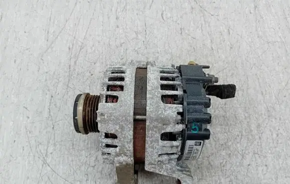 Opel Zafira C Generator/alternator 13597227
