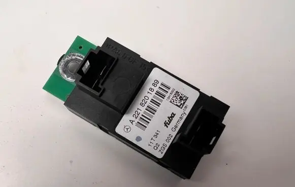 Mercedes-Benz S W221 Aerial antenna amplifier A2218201889
