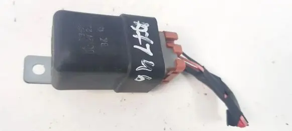 KIA Carens II Other relay e46603033