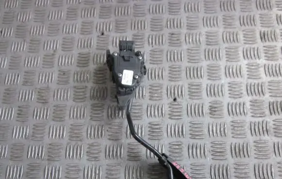 Nissan Primera Accelerator throttle pedal 18002AU410 6PV00862001
