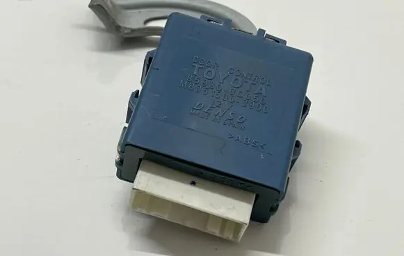 Toyota Yaris Door control unit/module 859800D050 MB0515003900