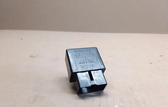 Toyota Avensis T270 Rear light relay 895A147010