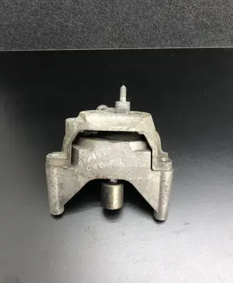 Nissan Murano Z51 Engine mount bracket