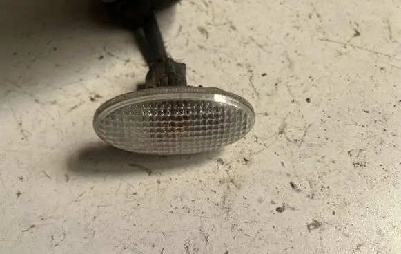 Mazda 6 Front fender indicator light