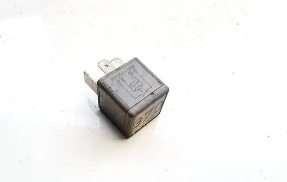 Volkswagen PASSAT B5.5 Other relay 8D0951253A v23134-j52-x300
