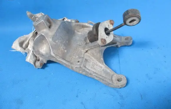Audi A4 S4 B9 8W Engine mounting bracket 4M0199308AD