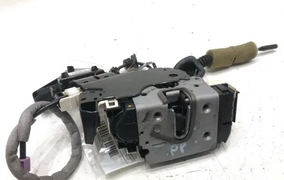 Mercedes-Benz GLK (X204) Front door lock A2047201835
