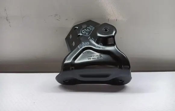 Skoda Fabia Mk3 (NJ) Fender mounting bracket 6V0821141