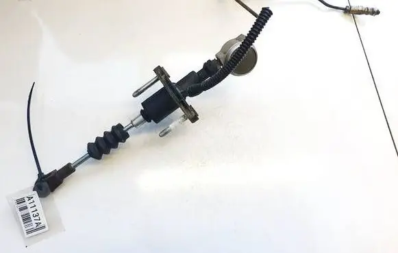 Opel Astra H Clutch master cylinder 90523769